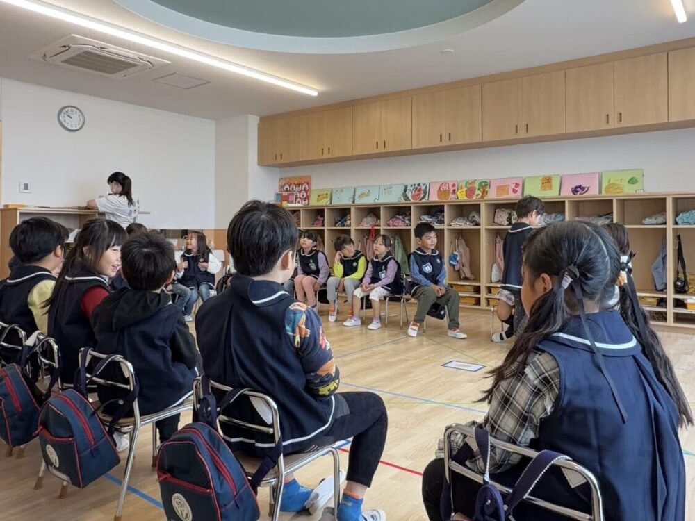 木のぬくもりが感じられる青空幼稚園の教室