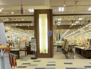 イオンモール苫小牧2階、エレベーターで上がってすぐにあるアクセサリーPePeの売り場