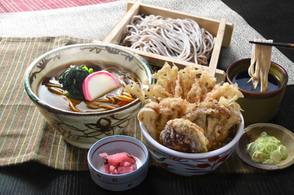 一休そばの温冷食べ比べきのこ小天丼セット
