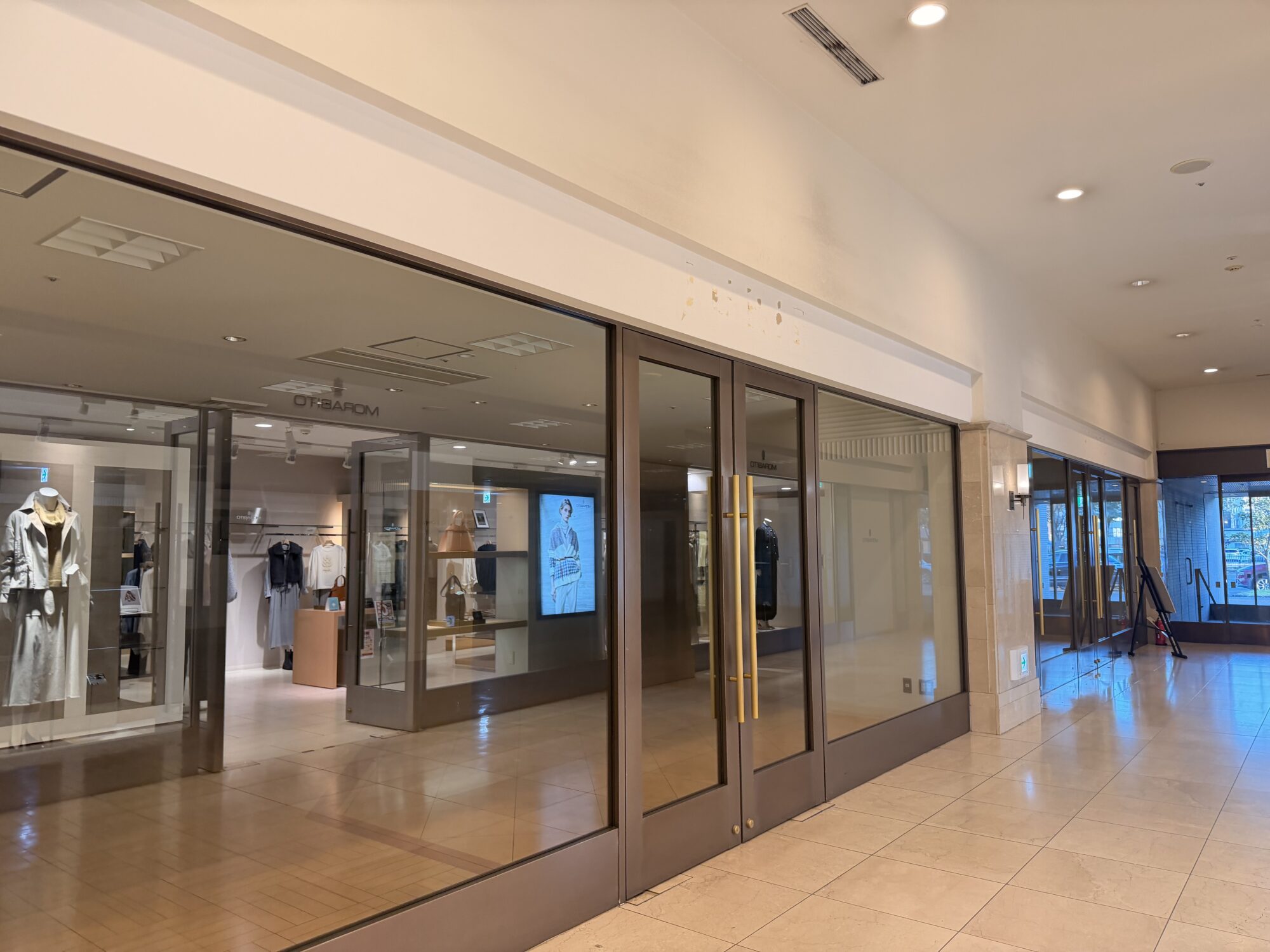グランドホテルニュー王子1階、閉店後のJURIEの区画